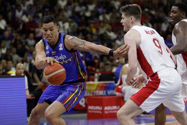 Basketball, WM Quali, Venezuela - Kanada February 26, 2023, Caracas, Caracas Venezuela, Venezuela: CARACAS, VENEZUELA - FEBRUARY 26: Windi Graterol of Venezuela competes for the ball with Conor Morgan of Canada during the FIBA ‹â€¹Basketball World Cup 2023 Americas Qualifiers basketball game, Poliedro de Caracas, in Caracas, Venezuela, on February 26 of 2023. Caracas Venezuela - ZUMAp175 20230226_zsa_p175_052 Copyright: xPedroxRancesxMatteyx