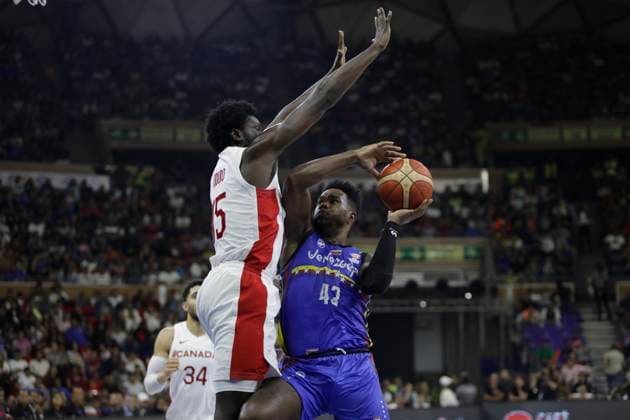 February 26, 2023, Caracas, Caracas Venezuela, Venezuela: CARACAS, VENEZUELA - FEBRUARY 26: Nestor Colmenares of Venezuela shoots to score against Canada during the Americas qualifiers for the FIBA ‹â€¹Basketball World Cup 2023 basketball game, at Poliedro de Caracas, in Caracas, Venezuela, on February 26, 2023. Caracas Venezuela - ZUMAp175 20230226_zsa_p175_037 Copyright: xPedroxRancesxMatteyx