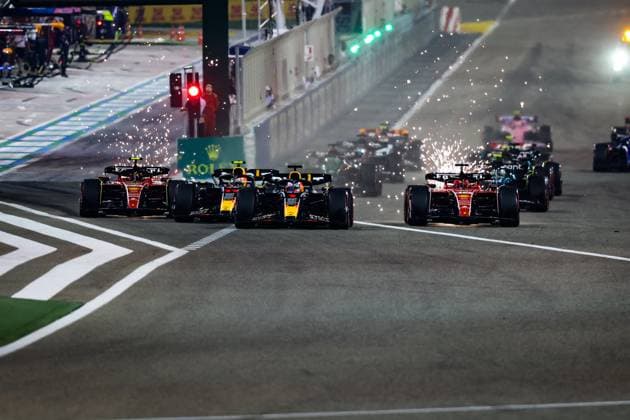 The Start of the race: 01 VERSTAPPEN Max (nld), Red Bull Racing RB19, 11 PEREZ Sergio (mex), Red Bull Racing RB19, 16 LECLERC Charles (mco), Scuderia Ferrari SF-23, 55 SAINZ Carlos (spa), Scuderia Ferrari SF-23, action during the Formula 1 Gulf Air Bahrain Grand Prix 2023, 1st round of the 2023 FIA Formula One World Championship, WM, Weltmeisterschaft from March 3 to 5, 2023 on the Bahrain International Circuit, in Sakhir, Bahrain - F1 - BAHRAIN GRAND PRIX 2023 - RACE DPPI Panoramic 20230305_G0OD2053