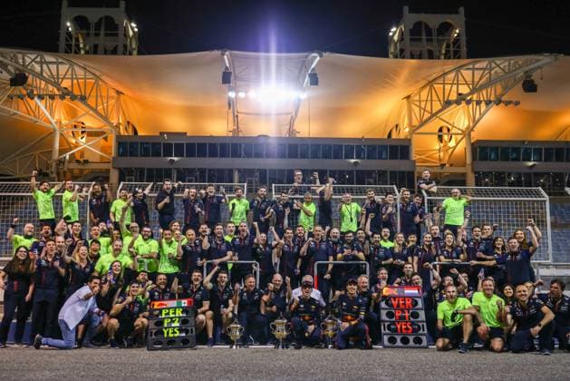 March 5, 2023, Sakhir, Bahrain: Max Verstappen, Sergio Perez, Christian Horner, Helmut Marko and members of Oracle Red Bull Racing team pose for a family photo after F1 Bahrain Grand Prix of 2023 Formula One World Championship, WM, Weltmeisterschaft at Bahrain International Circuit on March 5, 2023 in Sakhir, Bahrain. Sakhir Bahrain - ZUMAz156 0238544417st Copyright: xBeataxZawrzelx