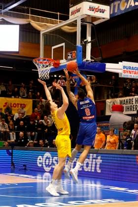 14.03.2023, easyCredit Basketball Bundesliga, BBL, Saison 2022 2023, Herren, Syntainics MBC - Alba Berlin, 8. Martin Breunig, Syntainics MBC, 7, Yanni Wetzell, Alba Berlin Weißenfels Stadthalle Sachsen-Anhalt Germany