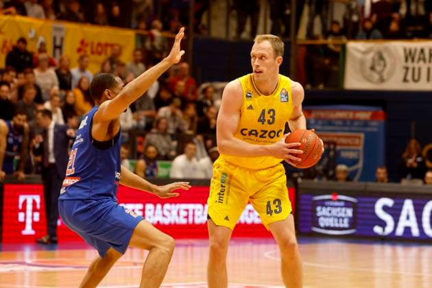 14.03.2023, easyCredit Basketball Bundesliga, BBL, Saison 2022 2023, Herren, Syntainics MBC - Alba Berlin, 43, Luke Sikma, Alba Berlin, 21, Tremmell Darden, Syntainics MBC Weißenfels Stadthalle Sachsen-Anhalt Germany