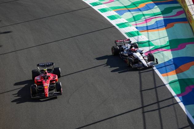 55 SAINZ Carlos (spa), Scuderia Ferrari SF-23, 21 DE VRIES Nyck (ned), Scuderia AlphaTauri AT04, action during the Formula 1 STC Saudi Arabian Grand Prix 2023, 2nd round of the 2023 Formula One World Championship, WM, Weltmeisterschaft from March 17 to 19, 2023 on the Jeddah Corniche Circuit, in Jeddah, Saudi Arabia - F1 - SAUDI ARABIAN GRAND PRIX 2023 DPPI Panoramic 20230317_G0OD5613