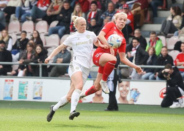 Celina Degen (1. FC Koeln 5) und Klara Buehl (FC Bayern Muenchen 17), 1. FC Koeln vs. FC Bayern Muenchen, 1. Flyar-Alarm-Frauen-Bundesliga, Fussball, 15. Spieltag, 18.03.2023, DFL REGULATIONS PROHIBIT ANY USE OF PHOTOGRAPHS AS IMAGE SEQUENCES AND OR QUASI-hVIDEO, 1. FC Koeln vs. FC Bayern Muenchen, 1. Flyar-Alarm-Frauen-Bundesliga, Fussball, 15. Spieltag, 18.03.2023, Koeln Copyright: xEibner-Pressefoto JoergxNiebergax EP_JNL