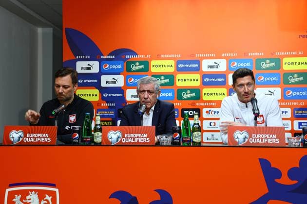 2023.03.23 Praga Pilka nozna Kwalifikacje UEFA EURO, EM, Europameisterschaft,Fussball 2024 Konferencja Reprezentacji Polski przed meczem Czechy - Polska N z Fernando Santos, trener, head coach, Robert Lewandowski Foto Pawel Andrachiewicz PressFocus 2023.03.23 Praga Football UEFA EURO 2024 Qualifiers press conference, PK, Pressekonferenz before game Czech Republic vs Poland Fernando Santos, trener, head coach, Robert Lewandowski Credit: Pawel Andrachiewicz PressFocus NEWSPIX.PL --- Newspix.pl 20230323_PF_PA154
