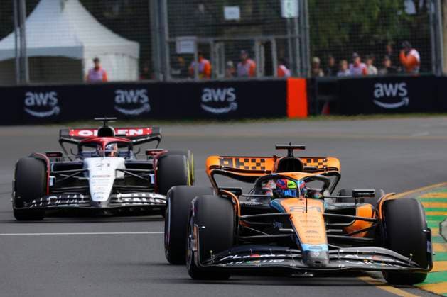 81 PIASTRI Oscar (aus), McLaren F1 Team MCL60, action 21 DE VRIES Nyck (ned), Scuderia AlphaTauri AT04, action during the Formula 1 Rolex Australian Grand Prix 2023, 3rd round of the 2023 Formula One World Championship, WM, Weltmeisterschaft from March 31 to April 2, 2023 on the Albert Park Circuit, in Melbourne, Australia - F1 - AUSTRALIAN GRAND PRIX 2023 DPPI Panoramic 00122006_353A6538