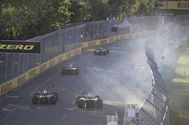 10 GASLY Pierre (fra), Alpine F1 Team A523, action 31 OCON Esteban (fra), Alpine F1 Team A523, action 11 PEREZ Sergio (mex), Red Bull Racing RB19, action 77 BOTTAS Valtteri (fin), Alfa Romeo F1 Team Stake C43, action during the Formula 1 Rolex Australian Grand Prix 2023, 3rd round of the 2023 Formula One World Championship, WM, Weltmeisterschaft from March 31 to April 2, 2023 on the Albert Park Circuit, in Melbourne, Australia - F1 - AUSTRALIAN GRAND PRIX 2023 - RACE DPPI Panoramic 00122007_020423-AUS-4117-PVE_1