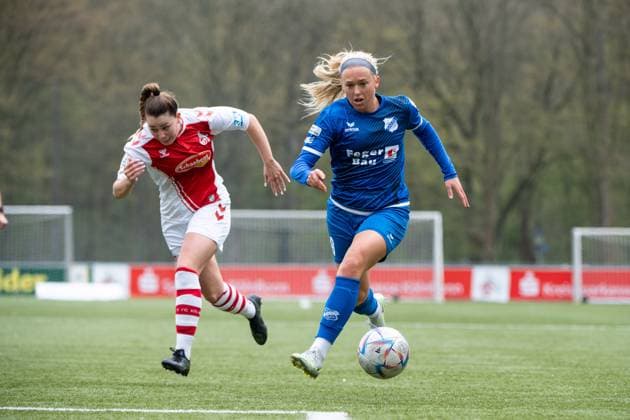 Emma Loving (SC Sand, 19) im Zweikampf mit Nina Pelzer (1. FC Koeln U20), GER, 1. FC Koeln U20 vs. SC Sand, Fussball Frauen 2. Bundesliga, 19. Spieltag, Spielzeit 2022 2023, 02.04.2023 GER, 1. FC Koeln U20 vs. SC Sand, Fussball Frauen 2. Bundesliga, 19. Spieltag, Spielzeit 2022 2023, 02.04.2023 Koeln Copyright: xEibner Memmlerx EP_MMR