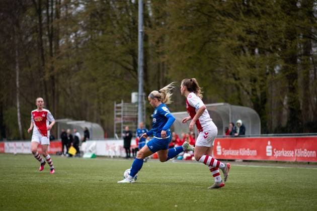 Emma Loving (SC Sand, 19) im Zweikampf mit Antonia Langshausen (1. FC Koeln U20), GER, 1. FC Koeln U20 vs. SC Sand, Fussball Frauen 2. Bundesliga, 19. Spieltag, Spielzeit 2022 2023, 02.04.2023 GER, 1. FC Koeln U20 vs. SC Sand, Fussball Frauen 2. Bundesliga, 19. Spieltag, Spielzeit 2022 2023, 02.04.2023 Koeln Copyright: xEibner Memmlerx EP_MMR