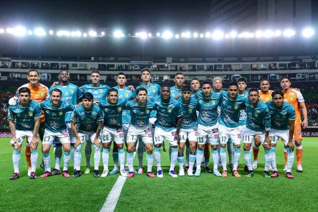 Fußball, CONCACAF Champions League, Violette FC - Leon FC Leon team group, Mannschaftsbild, Totale during the game Leon FC (MEX) vs Violette FC (HAI), corresponding to Quarterfinals first leg match of the 2023 Scotiabank Concacaf Champions League, at Nou Camp Leon Stadium, on April 04, 2023. <br><br> Equipo de Leon durante el partido Leon FC (MEX) vs Violette FC (HAI), correspondiente al partido de Ida de Cuartos de final de la Liga de Campeones Scotiabank Concacaf 2023, en el Estadio Nou Camp Leon, el 04 de Abril de 2023. SCCL 2023 Leon FC (MEX) vs Violette FC (HAI) CFI