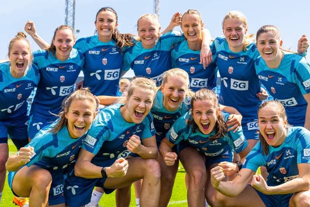 IMAGO Iconic Moments, Fußball - Frauen Sport Bilder des Tages 230405 Players of the Norwegian women s national football team celebrate during a training session on April 5, 2023 in Ibiza. Top left: goalkeeper Aurora Mikalsen, Marit Bratberg Lund, Ingrid Syrstad Engen, Frida Maanum, Caroline Graham Hansen, Mathilde Harviken and Maren Mjelde. Front left: Emilie Bosshard Haavi, Ada Hegerberg, Amalie Eikeland, Tuva Hansen and Guro Reiten. Photo: Vegard Grott BILDBYRAN kod VG VG0434 bbeng fotboll football soccer fotball träning practice training trening norge norway women dam jubel Copyright: VEGARDxGRoTT BB230405VG003