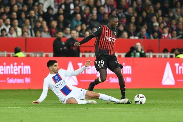 April 8, 2023, Nice, France: Nice, France, Allianz Riviera, April 08, 2023, nicolas pepe (nice) and viktor ferreira machado (psg) during OGC Nice vs Paris Saint Germain (PSG) - French football Ligue 1 match. French football Ligue 1 match - OGC Nice vs Paris Saint Germain (PSG), Nice, France - ZUMAl164 20230408_zsa_l164_690 Copyright: xAlessioxTarpinix