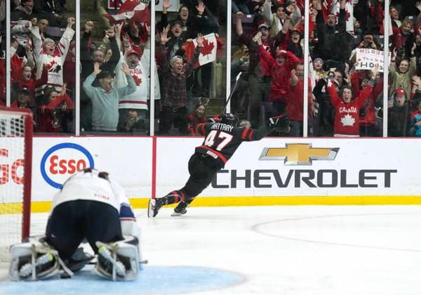 Eishockesy, WM Frauen, USA - Kanada April 10, 2023, BRAMPTON, ON, CANADA: Canada forward Jamie Lee Rattray (47) scores past USA goaltender Aerin Frankel (31) to defeat then USA in a shootout during IIHF Women s World Hockey Championship hockey action in Brampton, Ont., on Monday, April 10, 2023. Canada News - April 10, 2023 - ZUMAc35_ 20230410_zaf_c35_049 Copyright: xNathanxDenettex