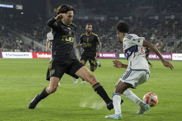 Fußball, CONCACAF Champions League, Los Angeles FC - Vancouver Whitecaps (L-R), Ilie Sanchez of Los Angeles and Ali Ahmed of Whitecaps during the game Los Angeles FC (USA) vs Vancouver Whitecaps (CAN), corresponding to Quarterfinals Second leg match of the 2023 Scotiabank Concacaf Champions League, at BMO Stadium, on April 11, 2023. <br><br> (I-D), Ilie Sanchez de Los Angeles y Ali Ahmed de Whitecaps durante el partido Los Angeles FC (USA) vs Vancouver Whitecaps (CAN), correspondiente al partido de Vuelta de Cuartos de final de la Liga de Campeones Scotiabank Concacaf 2023, en el Estadio BMO, el 11 de Abril de 2023. SCCL 2023 Los Angeles FC (USA) vs Vancouver Whitecaps (CAN) CFV