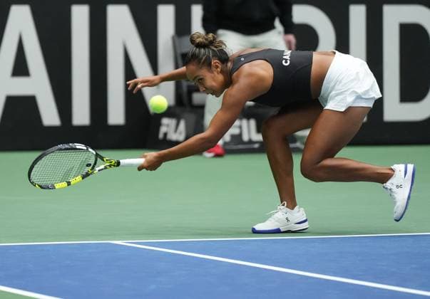 Tennis, Billie Jean King Cup, Kanada - Belgien April 14, 2023, VANCOUVER, BC, CANADA: Canada s Leylah Annie Fernandez returns to Belgium s Yanina Wickmayer during a Billie Jean King Cup qualifiers singles match, in Vancouver, on Friday, April 14, 2023. Canada News - April 14, 2023 - ZUMAc35_ 20230414_zaf_c35_182 Copyright: xDarrylxDyckx