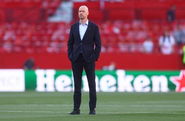 Mandatory Credit: Photo by Kieran McManus Shutterstock (13873490b) Manchester United, ManU manager Erik ten Hag looks at the pitch before kick off Sevilla v Manchester United, UEFA Europa League, Quarter-Final, Second Leg, Football, Ramon Sanchez-Pizjuan Stadium, Seville, Spain - 20 Apr 2023 Sevilla v Manchester United, UEFA Europa League, Quarter-Final, Second Leg, Football, Ramon Sanchez-Pizjuan Stadium, Seville, Spain - 20 Apr 2023 Copyright: xKieranxMcManus Shutterstockx 13873490b