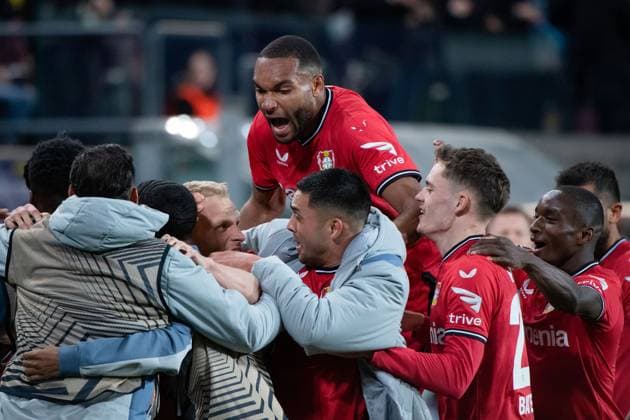 Jonathan Tah (Bayer 04 Leverkusen, 04), Mitchel Bakker (Bayer 04 Leverkusen, 05), Jeremie Frimpong (Bayer 04 Leverkusen, 30), Florian Wirtz (Bayer 04 Leverkusen, 27) Moussa Diaby (Bayer 04 Leverkusen, 19) und Team jubeln ueber das Tor zum 0:3, BEL, Royal Union Saint Gilloise vs. Bayer 04 Leverkusen, Fussball UEFA Europa League, Viertelfinale Rueckspiel, Spielzeit 2022 2023, 20.04.2023 BEL, Royal Union Saint Gilloise vs. Bayer 04 Leverkusen, Fussball UEFA Europa League, Viertelfinale Rueckspiel, Spielzeit 2022 2023, 20.04.2023 Anderlecht Copyright: xEibner-Pressefoto Memmlerx EP_MMR