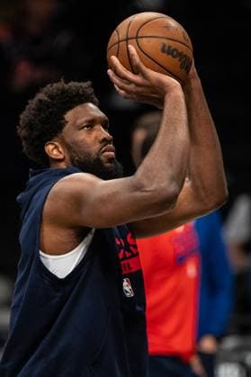 Brooklyn, New York City, NY, April, 20, 2023, Philadelphia 76ers vs Brooklyn Nets, NBA, Basketball Herren, USA Playoffs Round 1, Game 3, Season 2022-23 at the Barclays Center, Philadelphia 76ers center Joel Embiid (21) warming up, Brooklyn, New York City