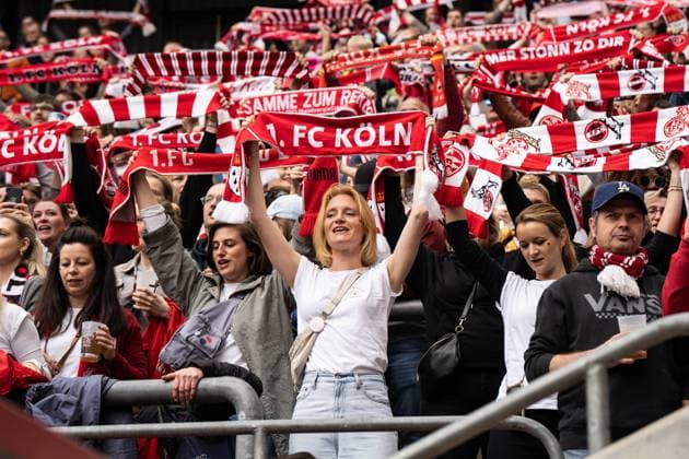 GER, 1.FFBL, 1.FC Koeln vs Eintracht Frankfurt 23.04.2023, RheinEnergieSTADION, Koeln, GER, 1.FFBL, 1.FC Koeln vs Eintracht Frankfurt im Bild picture shows 1. FC Koeln Fans vor dem Spiel, Gestik, Mimik, Emotionen
