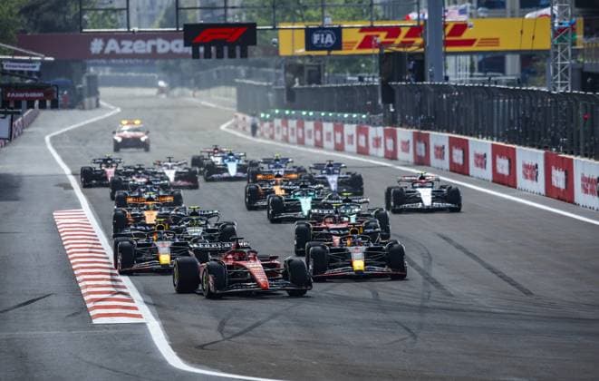 16 LECLERC Charles (mco), Scuderia Ferrari SF-23, action, start of the race, depart and 01 VERSTAPPEN Max (nld), Red Bull Racing RB19 during the Formula 1 Azerbaijan Grand Prix 2023, 4th round of the 2023 Formula One World Championship, WM, Weltmeisterschaft from April 28 to 30, 2023 on the Baku City Circuit, in Baku, Azerbaijan - F1 - AZERBAIJAN GRAND PRIX 2023 - RACE DPPI Panoramic _R3_2278