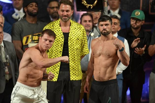 Sport Bilder des Tages RECORD DATE NOT STATED Boxeo 2023 Saul -Canelo- Alvarez (MEX) vs John Ryder (ENG) Weigh-in ceremony (L-R), Saul -Canelo- Alvarez (MEX) and John Ryder (ENG) during the weigh-in ceremony prior to the fight The King Coming Home for the Super Middleweight titles, endorsed by the World Boxing Council (WBC), the World Boxing Organization (WBO), the World Boxing Association (WBA) and the International Boxing Federation (IBF), at Santos Degollado Theater, on May 5, 2023. <br><br> (I-D), Saul -Canelo- Alvarez (MEX) y John Ryder (ENG) durante la ceremonia de pesaje previo a la pelea The King Coming Home por los titulos Supermedio, avalados por el Consejo Mundial de Boxeo (CMB), la Organizacion Mundial de Boxeo (OMB), la Asociacion Mundial de Boxeo (AMB) y la Federacion Internacional de Boxeo (IBF), en el Teatro Santos Degollado, el 05 de Mayo de 2023. GUADALAJARA JALISCO MEXICO Copyright: xAdrianxMaciasx 20230505155752_BOX_2023_ALV_RYD_WEIGH_ALVAREZ58