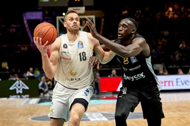 Jonas Wohlfarth-Bottermann (Nr. 18 Veolia Towers Hamburg) Jilson Bango (Nr. 8 Basketball Loewen Braunschweig) GER, Basketball Loewen Braunschweig gegen Veolia Towers Hamburg, Basketball, easy credit BBL, Spielzeit 2022 23, 07.05.2023 GER, Basketball Loewen Braunschweig gegen Veolia Towers Hamburg, Basketball, easy credit BBL, Spielzeit 2022 23, 16.04.2023 Braunschweig Copyright: xEibner-Pressefoto Jan-FredericxHelbigx EP_JHG