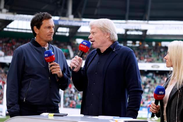 KAHN Oliver CEO Team FC Bayern Muenchen mit SKY Moderator HELLMANN Sebastian DFL Fussball Bundesliga Saison 2022 - 2023 Spiel Werder Bremen - FC Bayern Muenchen 1 : 2 am 06.05.2023 in Bremen DFL REGULATIONS PROHIBIT ANY USE OF PHOTOGRAPHS as IMAGE SEQUENCES and or QUASI-VIDEO Copyright: xLacixPerenyix