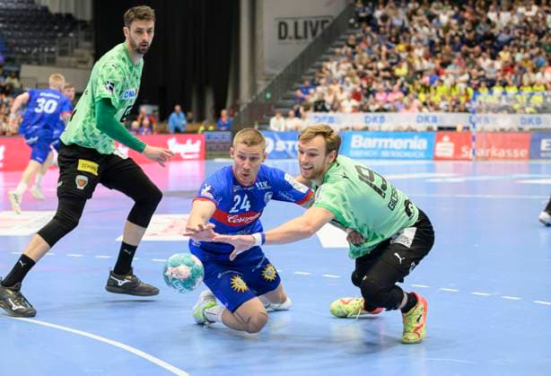 v.l. Linus ARNESSON (BHC), Mathias GIDSEL (B), Aktion, Zweikampf, Handball 1. Bundesliga, 30. Spieltag, Bergischer HC (BHC) - Fuechse Berlin (B), am 14.05.2023 in Duesseldorf Deutschland. ÂÂ