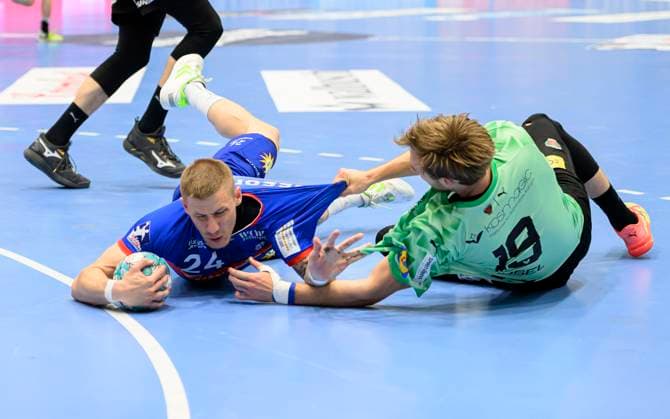 v.l. Linus ARNESSON (BHC), Mathias GIDSEL (B), Aktion, Zweikampf, Handball 1. Bundesliga, 30. Spieltag, Bergischer HC (BHC) - Fuechse Berlin (B), am 14.05.2023 in Duesseldorf Deutschland. ÂÂ