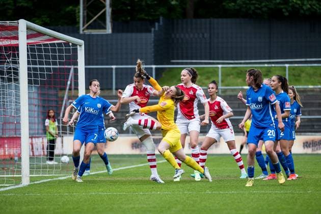 FLYERALARM. Frauen Fussball Bundesliga, 1. FC Koeln - SV Meppen 1912 e.V. Anna Margraf (SV Meppen 1912 e.V., 7), Selina Cerci (1. FC Koeln, 29), Laura Sieger (SV Meppen 1912 e.V., 1), Lotta Cordes (1. FC Koeln, 15) FLYERALARM Frauen Fussball Bundesliga, 1. FC Koeln - SV Meppen 1912 e.V., Koeln, Geissbockheim am 14.05.2023 DFB REGULATIONS PROHIBIT ANY USE OF PHOTOGRAPHS AS IMAGE SEQUENCES AND OR QUASI-VIDEO. Copyright: xBEAUTIFULxSPORTS Wunderlx