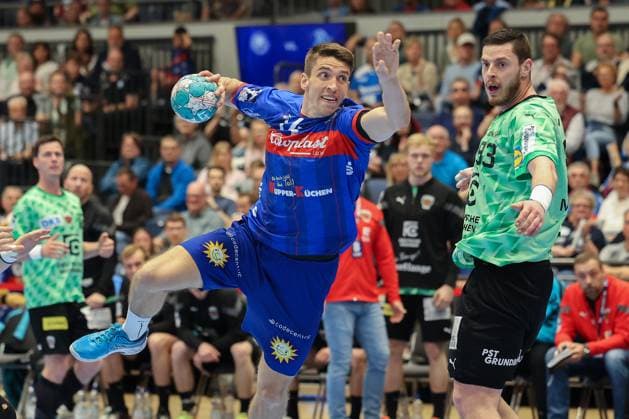 GER, LIQUI MOLY HBL, Bergischer HC vs. Fuechse Berlin 14.05.2023, Mitsubishi Electric HALLE, Duesseldorf, GER, LIQUI MOLY HBL, Bergischer HC vs. Fuechse Berlin , im Bild: Frederik Ladefoged (BHC 14), im Zweikampf gegen Fabian Wiede (Fuechse Berlin 3), 9