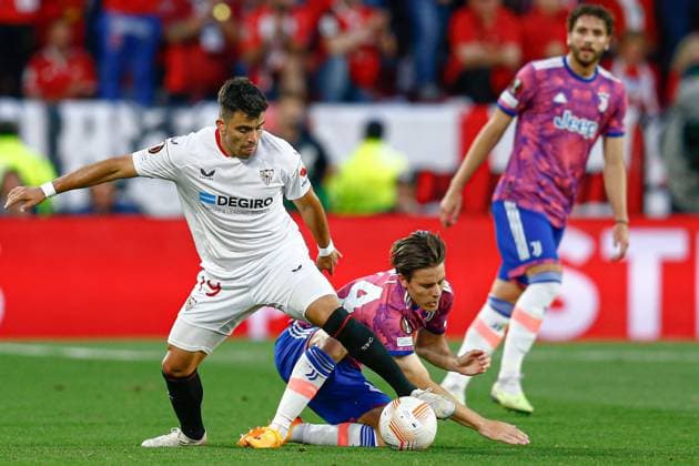 Mandatory Credit: Photo by Pressinphoto Shutterstock (13919470l) Marcos Acuna of Sevilla FC and Nicolo Fagioli of Juventus Sevilla FC V Juventus, UEFA Europa League, Semi-Finals, 2nd leg. Football, Ramon Sanchez Pizjuan Stadium, Sevilla, Spain - 18 May 2023 Editorial use only Sevilla FC V Juventus, UEFA Europa League, Semi-Finals, 2nd leg. Football, Ramon Sanchez Pizjuan Stadium, Sevilla, Spain - 18 May 2023 Editorial use only Copyright: xPressinphoto Shutterstockx 13919470l