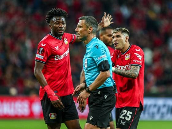 Slavko VinÄić Vincic SVN (Schiedsrichter), Exequiel Palacios (Bayer 04 Leverkusen, 25), GER, Bayer 04 Leverkusen vs. AS Rom, UEFA Europa League 2022 23, Halbfinale - Rückspiel, 18.05.2023, GER, Bayer 04 Leverkusen vs. AS Rom, UEFA Europa League 2022 23, Halbfinale - Rückspiel, 18.05.2023, Foto: Eibner-Pressefoto Gabriel Boia Leverkusen Copyright: xGabrielxBoiax EP_EER