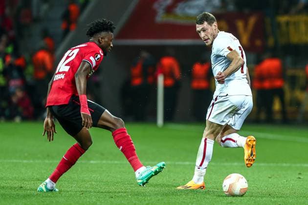 Edmond Faycial Tapsoba (Bayer 04 Leverkusen, 12) im Zweikampf gegen Andrea Belotti (AS Rom, 11), GER, Bayer 04 Leverkusen vs. AS Rom, UEFA Europa League 2022 23, Halbfinale - Rückspiel, 18.05.2023, GER, Bayer 04 Leverkusen vs. AS Rom, UEFA Europa League 2022 23, Halbfinale - Rückspiel, 18.05.2023, Foto: Eibner-Pressefoto Gabriel Boia Leverkusen Copyright: xGabrielxBoiax EP_EER
