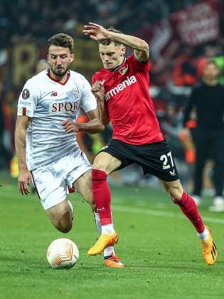Florian Richard Wirtz (Bayer 04 Leverkusen, 27) im Zweikampf gegen Bryan Cristante (AS Rom, 04), GER, Bayer 04 Leverkusen vs. AS Rom, UEFA Europa League 2022 23, Halbfinale - Rückspiel, 18.05.2023, GER, Bayer 04 Leverkusen vs. AS Rom, UEFA Europa League 2022 23, Halbfinale - Rückspiel, 18.05.2023, Foto: Eibner-Pressefoto Gabriel Boia Leverkusen Copyright: xGabrielxBoiax EP_EER