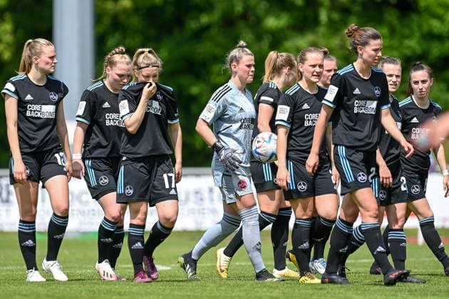 Nürnberger Spielerinnen nach dem Gegentor zum 1:0 enttäuscht schauend, Enttäuschung, Frustration, disappointed, pessimistisch, 21.05.2023, Aschheim (Deutschland), Fussball,2. Frauen-Bundesliga, FC Bayern München II - 1. FC Nürnberg, DFB DFL REGULATIONS PROHIBIT ANY USE OF PHOTOGRAPHS AS IMAGE SEQUENCES AND OR QUASI-VIDEO.