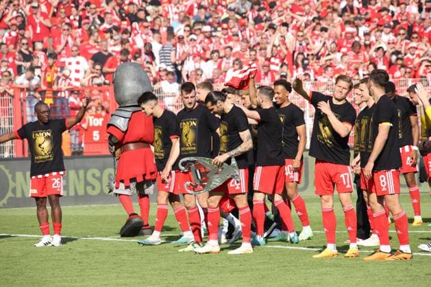 DEU, DFL, 1. FBL, 1.FC Union vs. Werder Bremen, 27.05.2023, Stadion Alte Foersterei, Berlin, DEU, DFL, 1. FBL, 1.FC Union vs. Werder Bremen, im Bild: Unioner-Spielerkreis DFL - regulations prohibit any use of Photographs as image sequences and or quasi-video Foto: Juergen Engler nordphoto GmbH