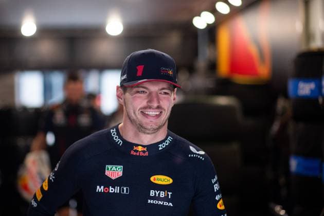 Max Verstappen (NED, Oracle Red Bull Racing, 01) lacht auf dem Weg zur Garage, ESP, Formel 1 Weltmeisterschaft, Grand Prix von Spanien, Circuit de Barcelona Catalunya, 3. freies Training und Qualifying, 03.06.2023 ESP, Formel 1 Weltmeisterschaft, Grand Prix von Spanien, Circuit de Barcelona Catalunya, 3. freies Training und Qualifying, 03.06.2023 Montmelo Copyright: xEibner Memmlerx EP_MMR