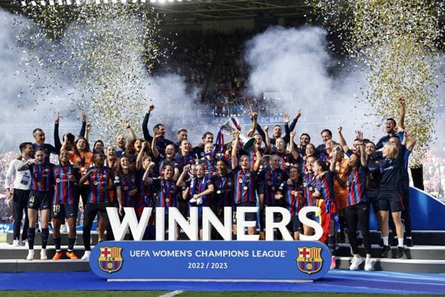 EINDHOVEN - FC Barcelona, Barca with the UEFA Women s Champions League trophy. FC Barcelona women goalkeeper Sandra Panos, Irene Paredes of FC Barcelona, Laia Codina of FC Barcelona, Mapi Leon of FC Barcelona women, Jana Fernandez of FC Barcelona, Claudia Pina of FC Barcelona, Ana-Maria Crnogorcevic of FC Barcelona, Marta Torrejon Moya or FC Barcelona, Maria Francesca Caldentey Oliver of FC Barcelona, Caroline Graham Hansen of FC Barcelona, Alexia Putellas Segura of FC Barcelona, Patricia Guijarro Gutierrez of FC Barcelona, FC Barcelona goalkeeper Catalina Coll, Aitana Bonmati of FC Barcelona, Lucy Bronze of FC Barcelona, Fridolina Rolfo or FC Barcelona, Salma Paralluelo or FC Barcelona, Geyse or FC Barcelona, Bruna Vilamala or FC Barcelona, Asisat Oshoala or FC Barcelona, Keira Walsh or FC Barcelona, Nuria Rabano or FC Barcelona, Ingrid Syrstad Engen or FC Barcelona, FC Barcelona goalkeeper Gemma Font, Emma Ramirez of FC Barcelona, Maria Perez of FC Barcelona, Vicky Lopez of FC Barcelona, FC Barcelona coach Jonatan Giraldez after the UEFA Champions League Final for Women between FC Barcelona and VfL Wolfsburg at Phillips stadium on June 3 2023 in Eindhoven, the Netherlands. ANP MAURICE VAN STONE Women s UEFA Champions League FINAL 2022 2023 xVIxANPxSportx xxANPxIVx 470816174 originalFilename: 470816174.jpg
