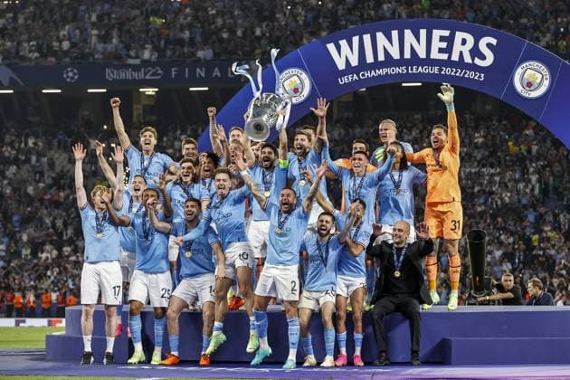 ISTANBUL - Kyle Walker of Manchester City FC, Ruben Dias of Manchester City FC, Kalvin Phillips of Manchester City FC, John Stones of Manchester City FC, Nathan Ake of Manchester City FC, Ilkay Gundogan of Manchester City FC, Erling Haaland of Manchester City FC , Jack Grealish of Manchester City FC, Aymeric Laporte of Manchester City FC, Rodri of Manchester City FC, Kevin De Bruyne of Manchester City FC, Manchester City FC goalkeeper Stefan Ortega, Julian Alvarez of Manchester City FC, Bernardo Silva of Manchester City FC, Sergio Gomez of Manchester City FC, Manuel Akanji of Manchester City FC, Riyad Mahrez of Manchester City FC, Manchester City FC goalkeeper Ederson , Maximo Perrone of Manchester City FC, Manchester City FC goalkeeper Scott Carson, Phil Foden of Manchester City FC, Cole Palmer of Manchester City FC, Rico Lewis of Manchester City FC, Manchester City FC, coach Pep Guardiola with UEFA Champions League trophy, Coupe des clubs Champions Europeans after the UEFA Champions League final between Manchester City FC and FC Inter Milan at Ataturk Olympic Stadium on June 10, 2023 in Istanbul, Turkey. AP Dutch Height MAURICE OF STONE UEFA Champions League final 2022 2023 xVIxANPxSportx xMauricexvanxSteenxIVx 471336586 originalFilename: 471336586.jpg