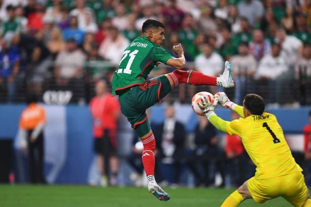 RECORD DATE NOT STATED CONCACAF NATIONS LEAGUE 2022-2023 United States vs Mexico SF (L-R), Uriel Antuna of Mexico and Matt Turner of USA during the game United States (USA) vs Mexico (Mexican national team, Nationalteam , corresponding to Semifinals of Final Four of the CONCACAF Nations League 2022-2023, at Allegiant Stadium, on June 15, 2023. <br><br> (I-D), Uriel Antuna de Mexico y Matt Turner de USA durante el partido Estados Unidos (EUA) vs Mexico (Seleccion Mexicana), correspondiente a Semifinales del Final Four de la Liga de Naciones CONCACAF 2022-2023, en el Allegiant Stadium, el 15 de junio de 2023. LAS VEGAS NEVADA ESTADOS UNIDOS Copyright: xAdrianxMaciasx 20230615214211_CNL_23_SF_USA_MEX_ANTUNA165