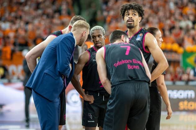 Tuomas Iisalo (Telekom Baskets Bonn, Headcoach), TJ Shorts II (Telekom Baskets Bonn, 00), Tyson Ward (Telekom Baskets Bonn, 03), Sebastian Herrera (Telekom Baskets Bonn, 07) GER, Ratiopharm Ulm vs. Telekom Baskets Bonn, Basketball, Bundesliga, Playoffs, Finale, Spiel 4, Best of 5, Spielzeit 2022 2023, 16.06.2023, GER, Ratiopharm Ulm vs. Telekom Baskets Bonn, Basketball, Bundesliga, Playoffs, Finale, Spiel 4, Best of 5, Spielzeit 2022 2023, 16.06.2023 Ulm Copyright: xEibner-Pressefoto SaschaxWaltherx EP_EER