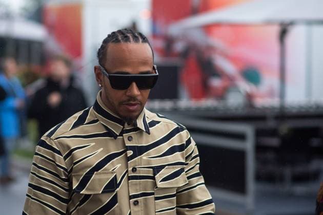 Lewis Hamilton (UK, Mercedes AMG Petronas F1 Team, 44)kommt mit neuer Mode im Fahrerlager an, CAN, Formel 1 Weltmeisterschaft, Grand Prix von Kanada, Circuit de Gilles Villeneuve Montreal, Ankunft der Fahrer, 17.06.2023 CAN, Formel 1 Weltmeisterschaft, Grand Prix von Kanada, Circuit de Gilles Villeneuve Montreal, Ankunft der Fahrer, 17.06.2023 Montreal Copyright: xEibner Memmlerx EP_MMR