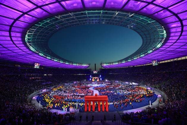 DEU, Special Olympics Opening Berli, 17.06.2023, Berliner Olympiastadion, Berlin, DEU, Special Olympics Opening Berli, im Bild Eroeffnungsfeier , Olympische Fackel, Teilnehmende Laender, Feuerwerk Foto: Juergen Engler nordphoto GmbH