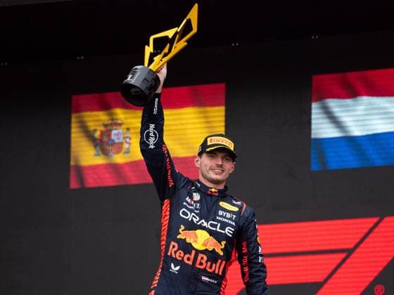 Max Verstappen (NED, Oracle Red Bull Racing, 01) jubelt auf dem Podium bei der Siegerehrung ueber den Sieg, CAN, Formel 1 Weltmeisterschaft, Grand Prix von Kanada, Circuit de Gilles Villeneuve Montreal, Rennen, 18.06.2023 CAN, Formel 1 Weltmeisterschaft, Grand Prix von Kanada, Circuit de Gilles Villeneuve Montreal, Rennen, 18.06.2023 Montreal Copyright: xEibner Memmlerx EP_MMR