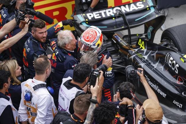 VERSTAPPEN Max (ned), Red Bull Racing RB19, portrait celebrates Red Bull s 100th victory MARKO Helmut (aut), Drivers™ Manager of Red Bull Racing, portrait during the Formula 1 Pirelli Grand Prix du Canada, 8th round of the 2023 Formula One World Championship, WM, Weltmeisterschaft from June 16 to 18, 2023 on the Circuit Gilles Villeneuve, in Montrà al, Canada - F1 - CANADIAN GRAND PRIX 2023 - RACE DPPI Panoramic 00123021__R5_0950