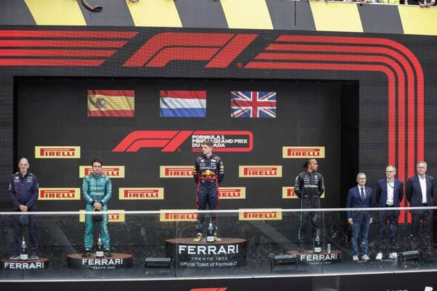 VERSTAPPEN Max (ned), Red Bull Racing RB19, portrait ALONSO Fernando (spa), Aston Martin F1 Team AMR23, portrait HAMILTON Lewis (gbr), Mercedes AMG F1 Team W14, portrait NEWEY Adrian (gbr), Chief Technical Officer of Red Bull Racing, portrait DOMENICALI Stefano (ita), Chairman and CEO Formula One Group FOG, portrait podium during the Formula 1 Pirelli Grand Prix du Canada, 8th round of the 2023 Formula One World Championship, WM, Weltmeisterschaft from June 16 to 18, 2023 on the Circuit Gilles Villeneuve, in Montrà al, Canada - F1 - CANADIAN GRAND PRIX 2023 - RACE DPPI Panoramic 00123021__R5_1229