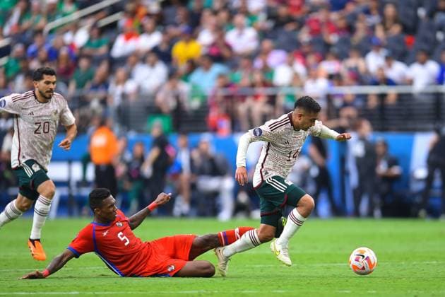 RECORD DATE NOT STATED CONCACAF NATIONS LEAGUE 2022-2023 Panama vs Mexico Third Place (L-R), Roderick Miller of Panama and Erick Sanchez of Mexico during the game Panama vs Mexico (Mexican national team, Nationalteam , corresponding to Third Place of Final Four of the CONCACAF Nations League 2022-2023, at Allegiant Stadium, on June 18, 2023. <br><br> (I-D), Roderick Miller de Panama y Erick Sanchez de Mexico durante el partido Panama vs Mexico (Seleccion Mexicana), correspondiente por el Tercer Lugar de la Final Four de la Liga de Naciones CONCACAF 2022-2023, en el Allegiant Stadium, el 18 de junio de 2023. LAS VEGAS NEVADA ESTADOS UNIDOS Copyright: xAdrianxMaciasx 20230618193134_CNL_23_3RD_PAN_MEX_SANCHEZ427