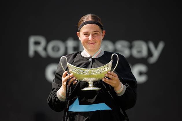 Mandatory Credit: Photo by Ryan Browne Shutterstock (13977110r) Jelena Ostapenko of Latvia poses with the Rothesay Classic Trophy. Rothesay Classic, Day Seven, Tennis, Edgbaston Priory Club, Birmingham, UK - 25 Jun 2023 Rothesay Classic, Day Seven, Tennis, Edgbaston Priory Club, Birmingham, UK - 25 Jun 2023 Copyright: xRyanxBrowne Shutterstockx 13977110r