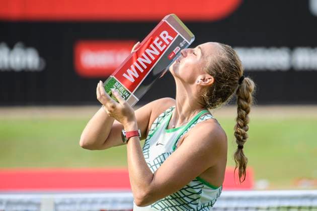 Petra Kvitova - Tennisspielerin, kuesst den Pokal, Jubel, Freude, Sieg, GER, Berlin, Finale, Tennis bett1open, WTA, Tennis Damen 500, Saison 2022 2023, 25.06.23, 2023, Steffi Graf Stadion, GER, Berlin, Finale, Tennis bett1open, WTA 500, Saison 2022 2023, 25.06.23, 2023, Steffi Graf Stadion, Foto: Eibner-Pressefoto Uwe Koch Berlin Copyright: xEibner-Pressefoto UwexKochx EP_UKH